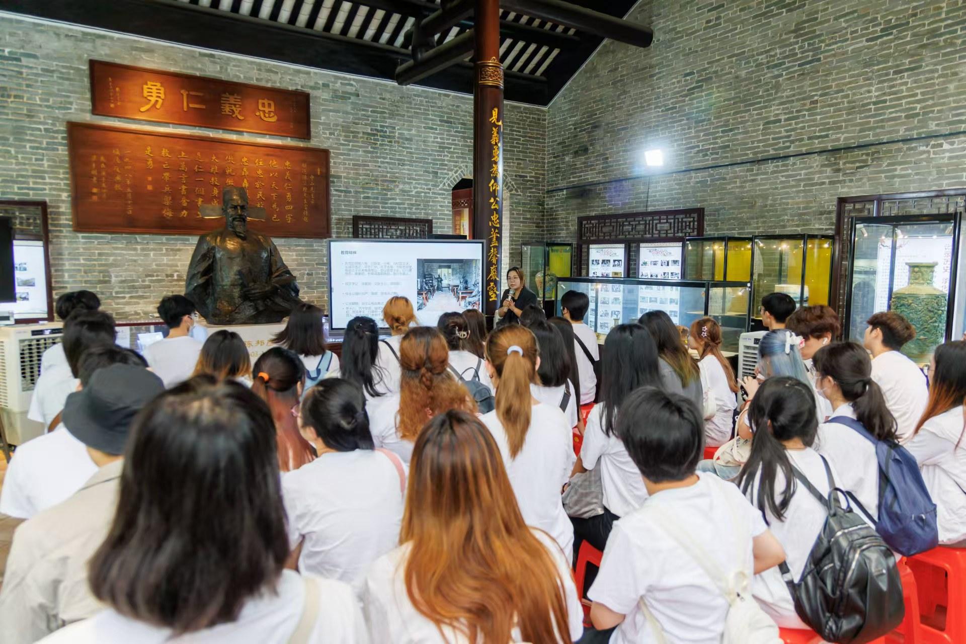 记穴位、贴三伏贴、分析数据这批京港穗大学生的暑期实习生活这样kaiyun体育网页版过(图4)